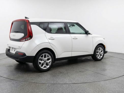 Used 2025 Kia Soul LX w/ LX Technology Package image 9