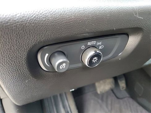 Used 2021 Chevrolet Traverse LS image 8