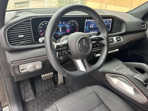 Used 2025 Mercedes-Benz GLS 580 4MATIC image 18