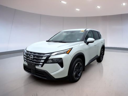 Used 2026 Nissan Rogue SV w/ Cold Weather Package AWD/4WD image 2
