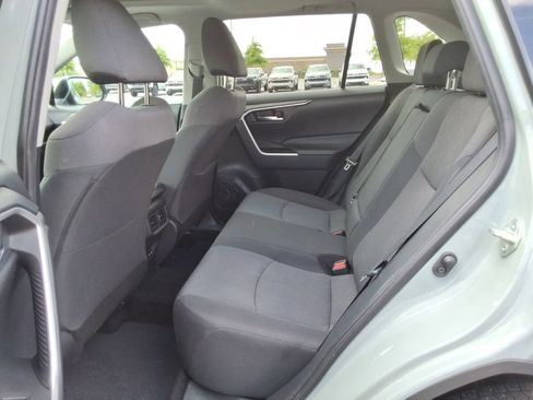 Used 2019 Toyota RAV4 XLE w/ Convenience Package FWD image 11