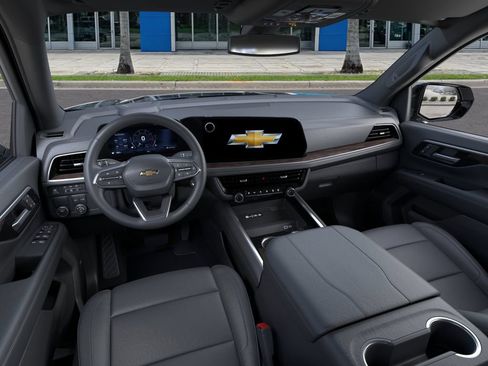 Used 2026 Chevrolet Suburban LT w/ Comfort Package RWD image 16
