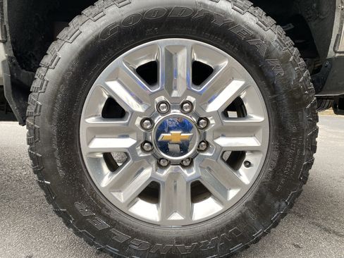 Used 2018 Chevrolet Silverado 3500 LT image 40