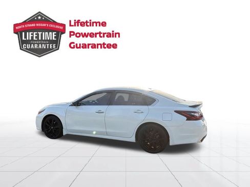 Used 2018 Nissan Altima 2.5 SR w/ SR Midnight Edition FWD image 3