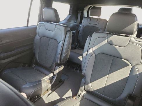 New 2025 Jeep Grand Cherokee L Altitude AWD/4WD image 13