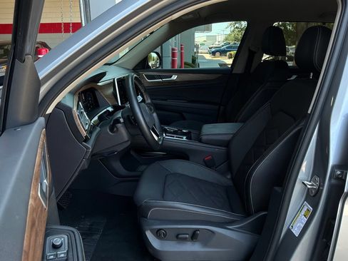 Used 2026 Volkswagen Atlas SE FWD image 10