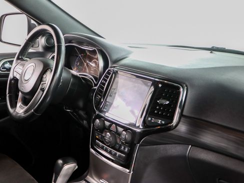Used 2020 Jeep Grand Cherokee Altitude RWD image 25