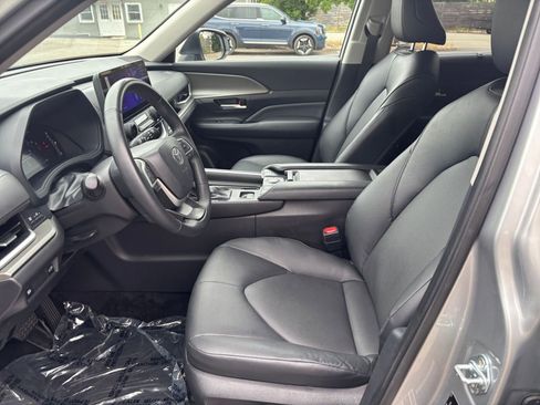 Used 2025 Toyota Grand Highlander FWD image 29