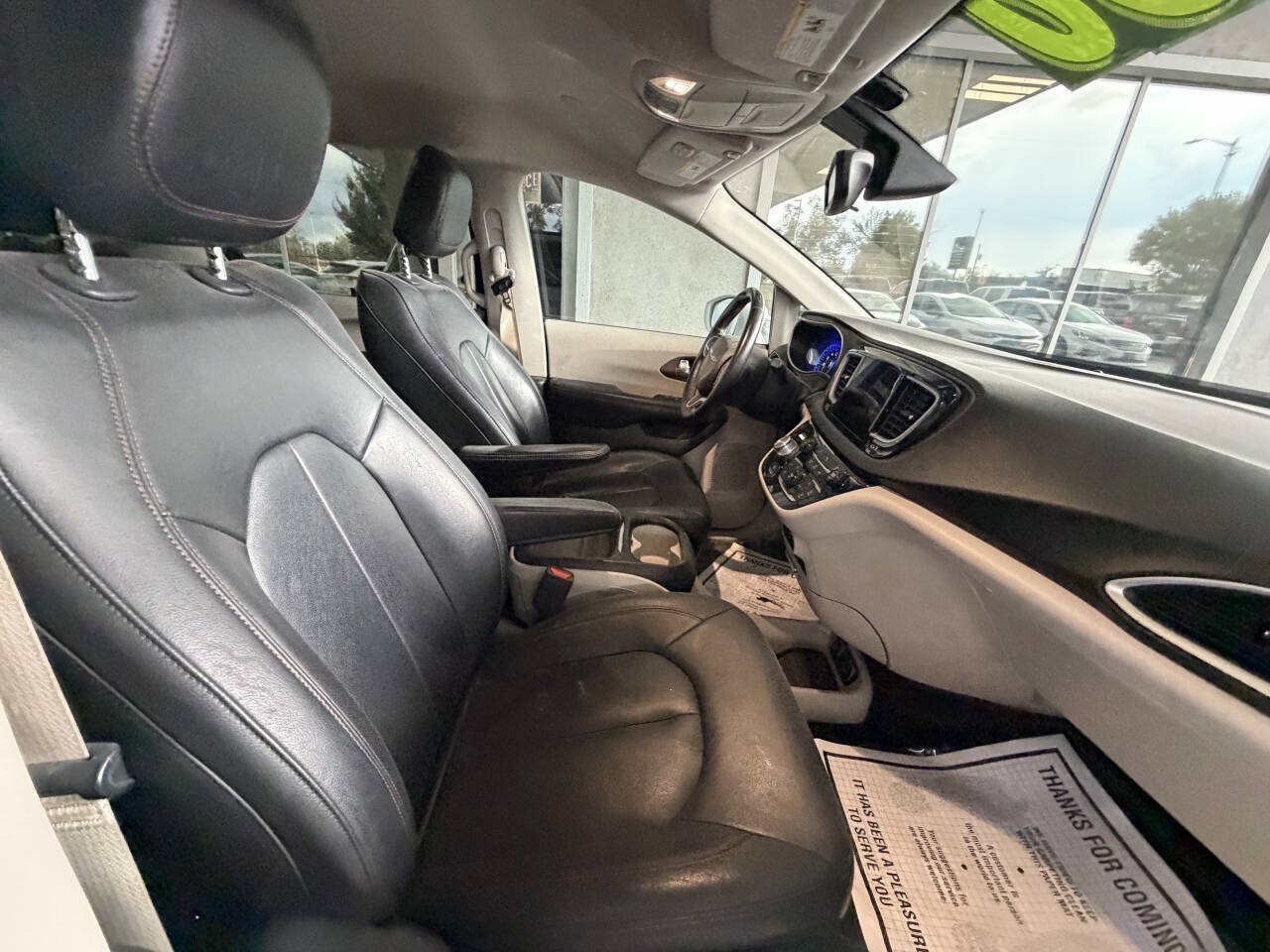 Used 2017 Chrysler Pacifica Touring-L FWD image 14