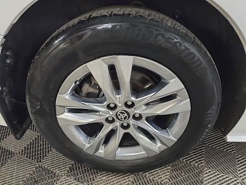 Used 2024 Toyota Sienna XLE image 14