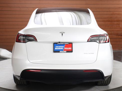 Used 2023 Tesla Model Y Long Range image 11