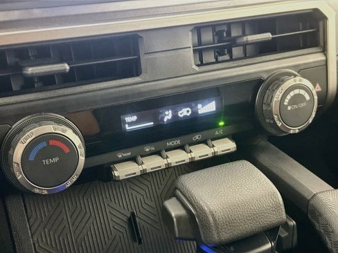 Used 2025 Toyota 4Runner SR5 AWD/4WD image 23