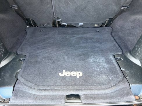 Used 2017 Jeep Wrangler Unlimited Sahara AWD/4WD image 36