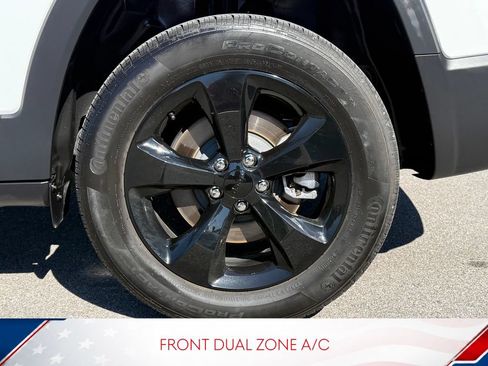 Used 2023 Jeep Cherokee Altitude Lux w/ Lux Elite Package AWD/4WD image 5
