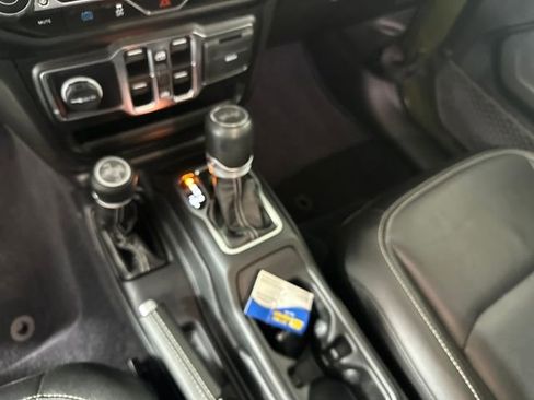 Used 2022 Jeep Wrangler Unlimited Sahara w/ Cold Weather Group image 20