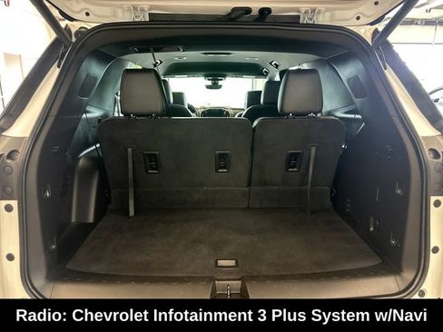 Used 2023 Chevrolet Traverse LT w/ LT Premium Package AWD/4WD image 7