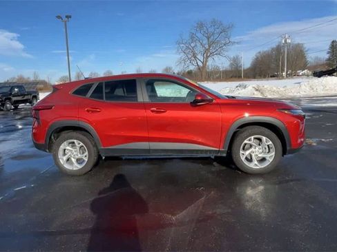 Certified 2024 Chevrolet Trax LS w/ LS Convenience Package image 5