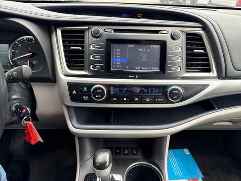 Used 2015 Toyota Highlander Plus AWD/4WD image 26