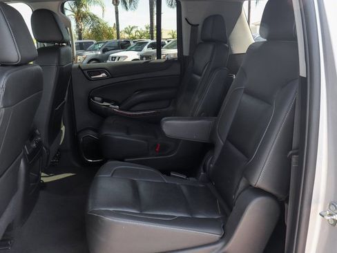 Used 2020 Chevrolet Suburban Premier image 40
