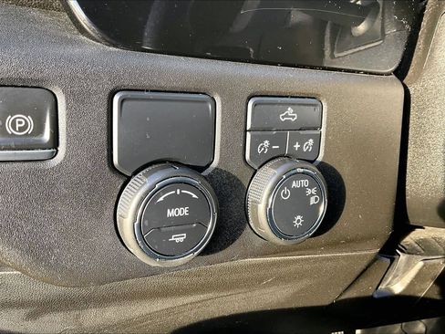 Used 2022 Chevrolet Silverado 1500 LT image 34