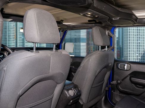 Used 2018 Jeep Wrangler Unlimited Sport image 17