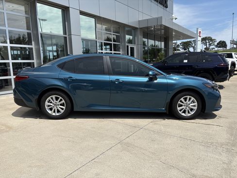 Used 2025 Toyota Camry LE w/ Convenience Package AWD/4WD image 9