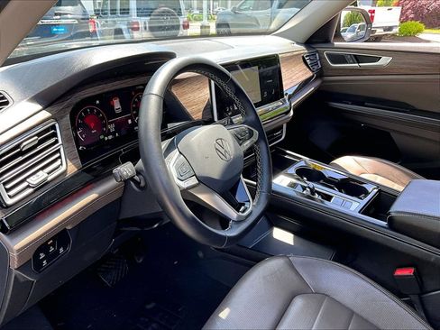 Used 2024 Volkswagen Atlas SEL AWD/4WD image 8