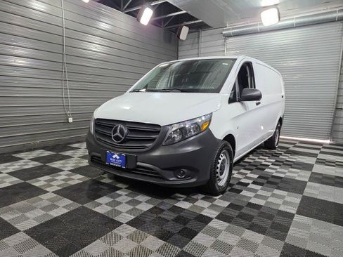 Used 2023 Mercedes-Benz Metris image 1