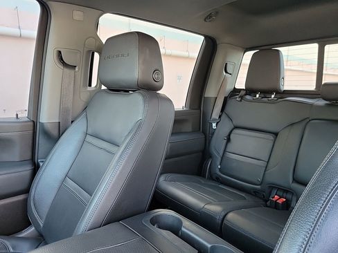 Used 2022 GMC Sierra 2500 Denali w/ Denali Black Diamond Edition AWD/4WD image 23