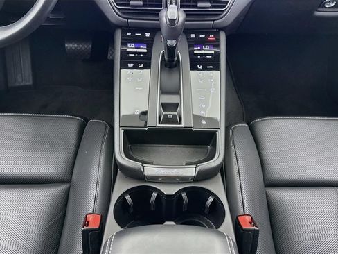 Certified 2024 Porsche Macan AWD/4WD image 16
