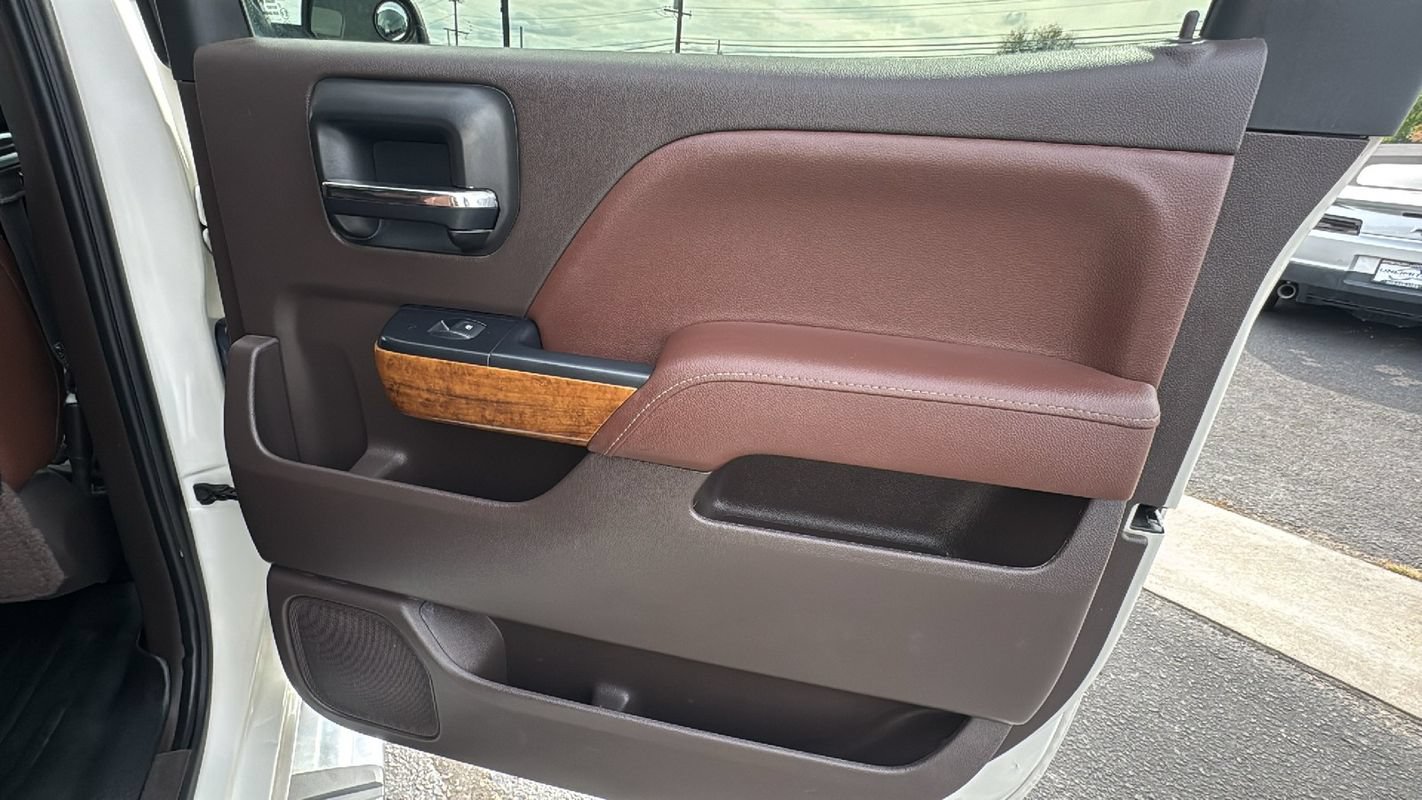 Used 2014 Chevrolet Silverado 1500 High Country w/ High Country Premium Package AWD/4WD image 17