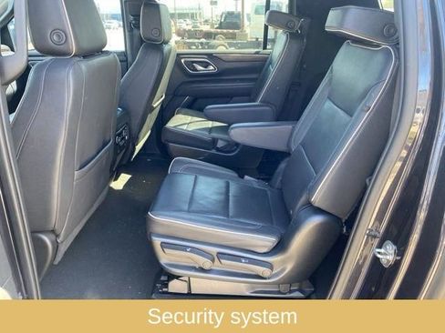 Used 2023 Chevrolet Suburban Premier image 19