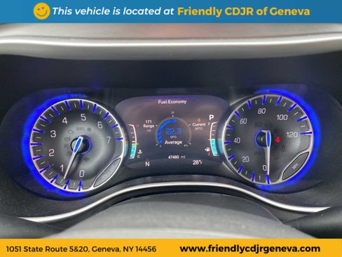 Used 2024 Chrysler Pacifica Touring-L image 17