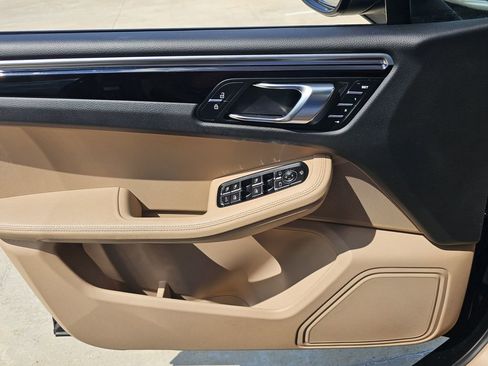 Used 2021 Porsche Macan image 28