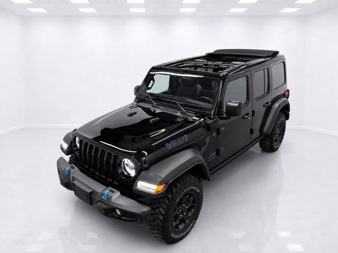 Used 2023 Jeep Wrangler Unlimited w/ Sun & Screen Package AWD/4WD image 4
