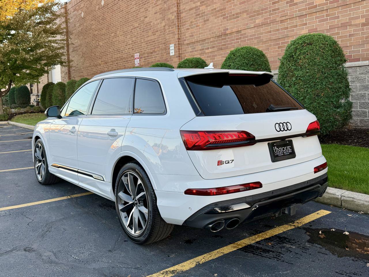 Used 2023 Audi SQ7 Prestige AWD/4WD image 3