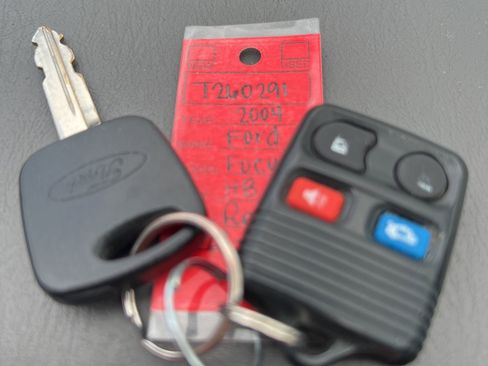 Used 2004 Ford Focus SE FWD image 15