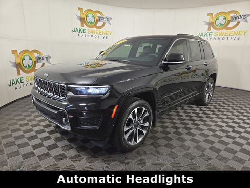 Used 2023 Jeep Grand Cherokee Overland w/ Luxury Tech Group IV AWD/4WD image 4
