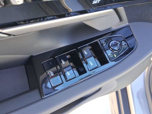 Used 2026 BMW 530i w/ Premium Package RWD image 19
