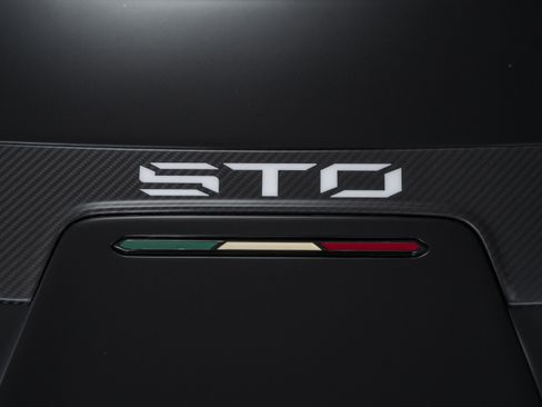 Used 2024 Lamborghini Huracan STO RWD image 17