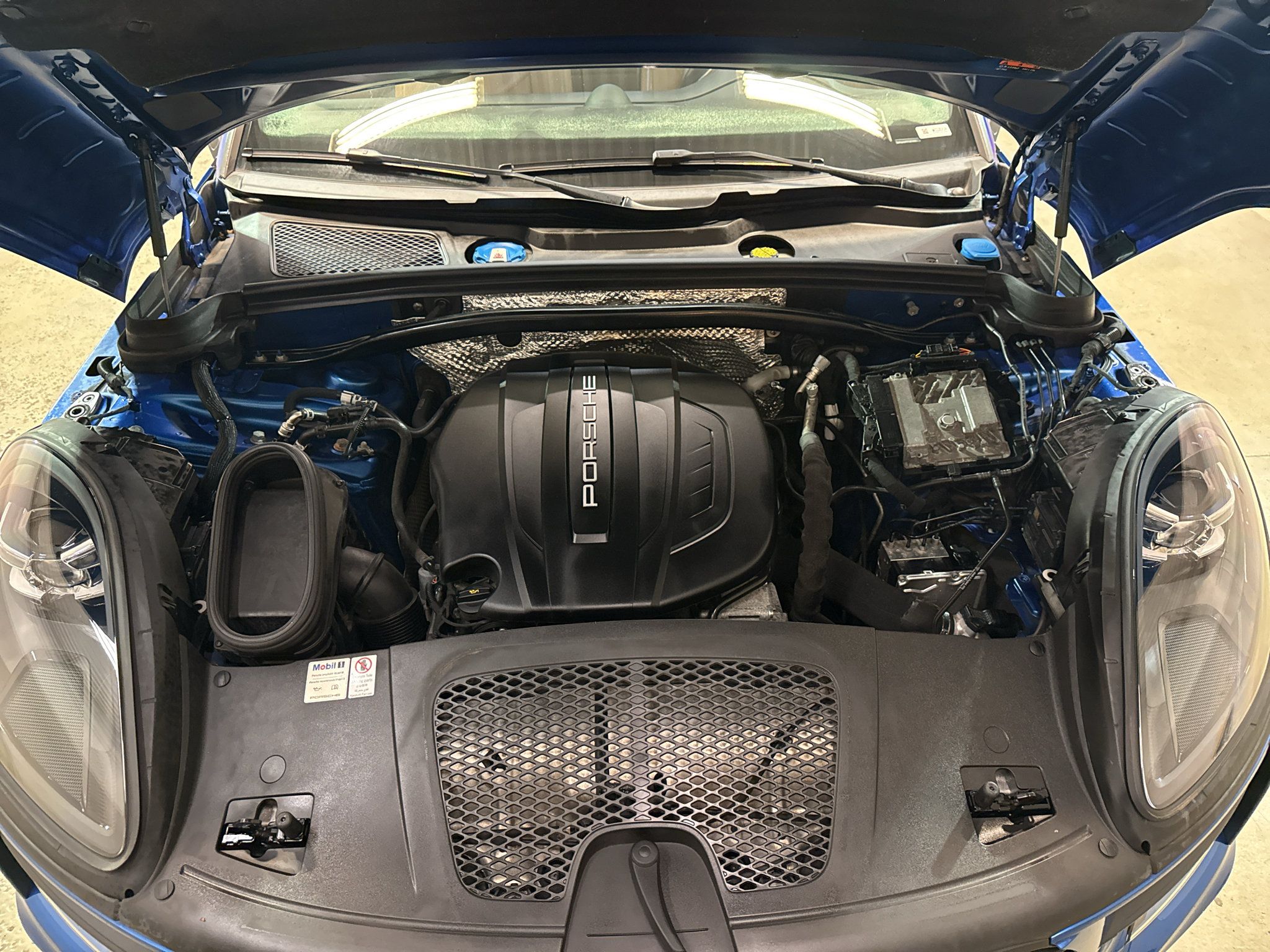 Used 2020 Porsche Macan AWD/4WD image 34