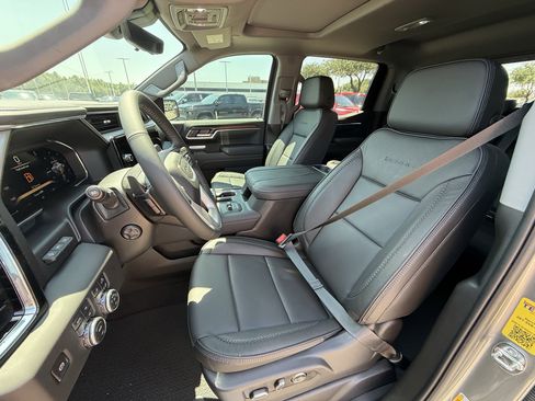 New 2026 GMC Sierra 1500 Denali w/ Denali Reserve Package image 17