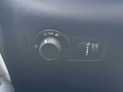 Used 2022 Jeep Compass Sport image 31