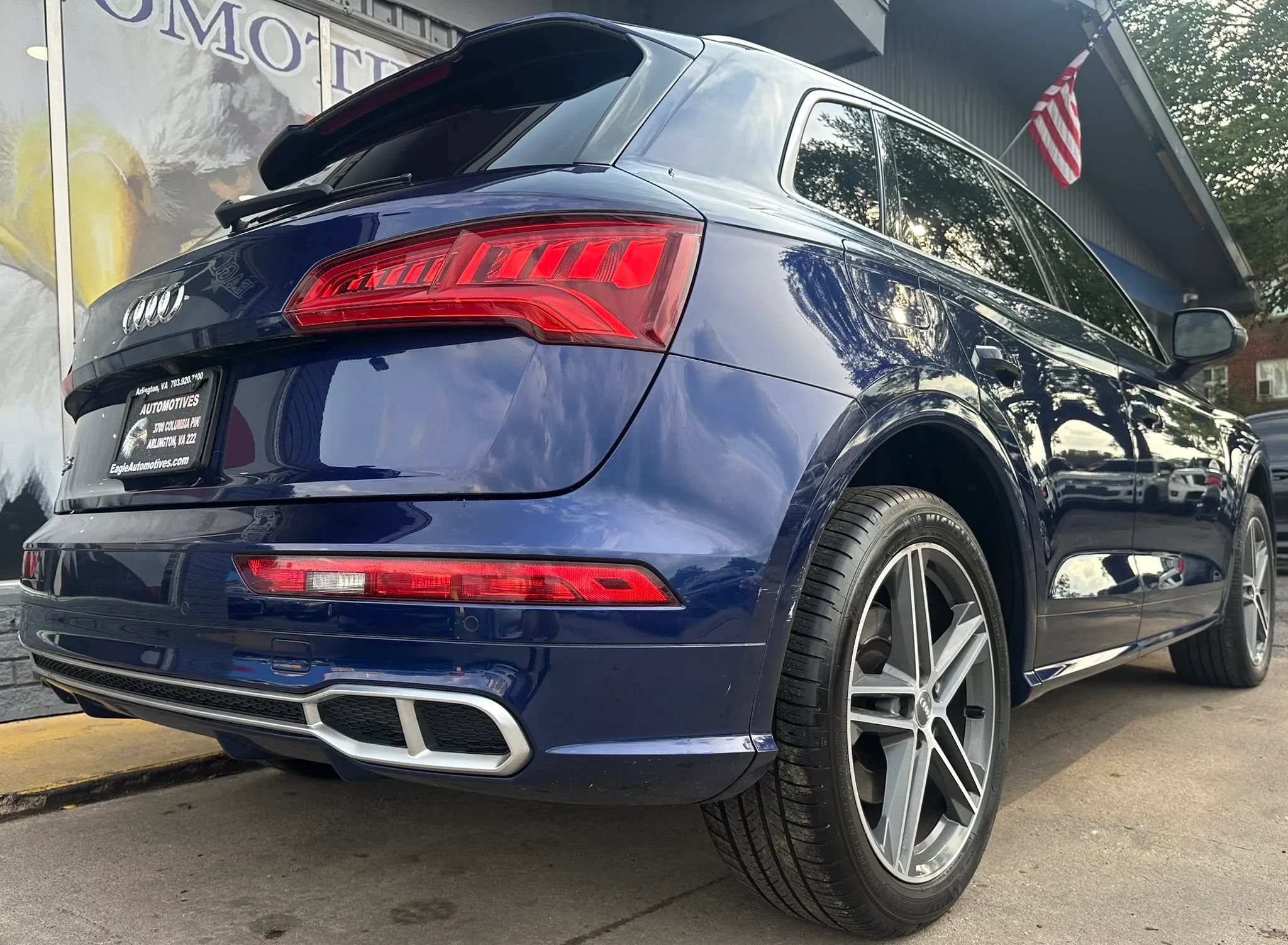 Used 2018 Audi SQ5 Premium Plus w/ Navigation Package AWD/4WD image 3