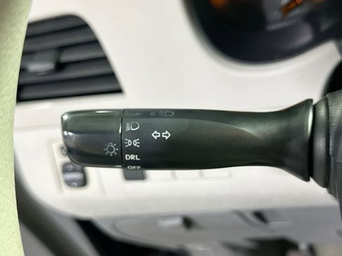 Used 2013 Toyota Sienna L w/ Towing Pkg image 28