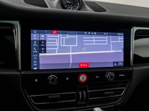 Certified 2026 Porsche Macan AWD/4WD image 26