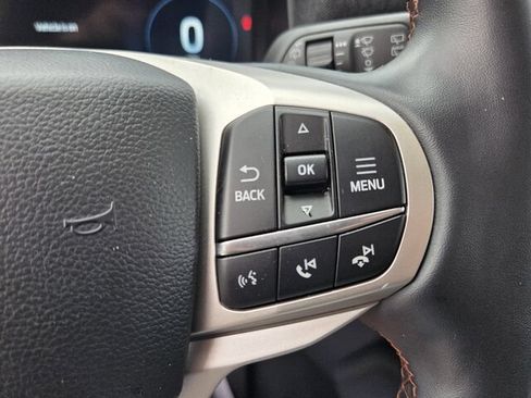 Used 2025 Ford Explorer Active w/ Active Comfort Package RWD image 26