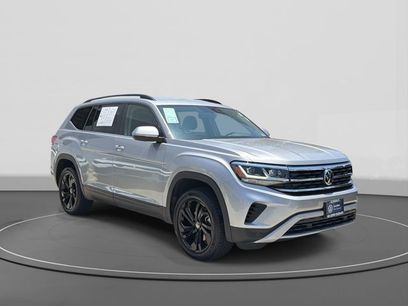 Used 2022 Volkswagen Atlas SE w/ Black Wheel Package