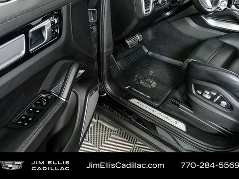 Used 2021 Porsche Cayenne Turbo S w/ Premium Package Plus image 9
