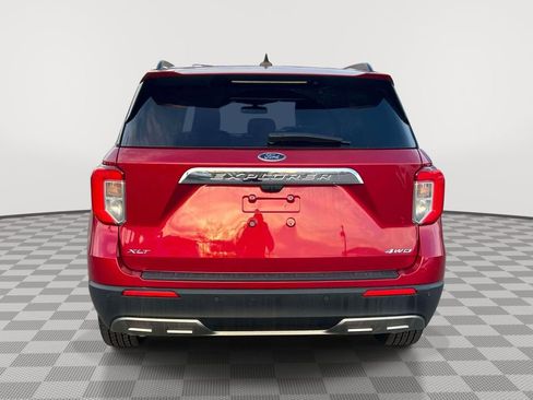 Used 2022 Ford Explorer XLT w/ Equipment Group 202A AWD/4WD image 4